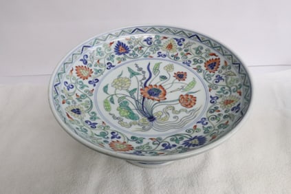 Fine Chinese large doucai porcelain stem plate