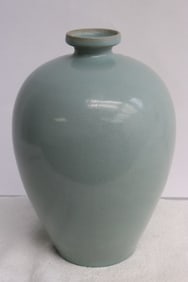 A celadon porcelain meiping