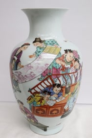 Fine Chinese famille rose porcelain vase