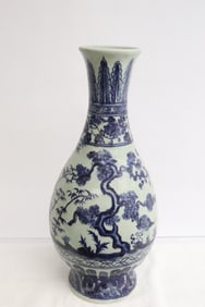 Chinese blue and white porcelain vase
