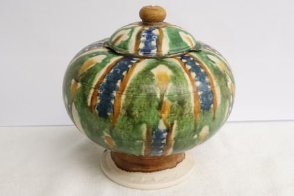 Fine sancai earthenware covered jar