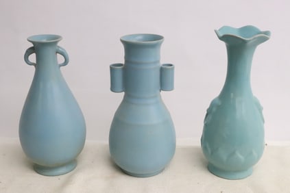 3 blue glazed porcelain vases