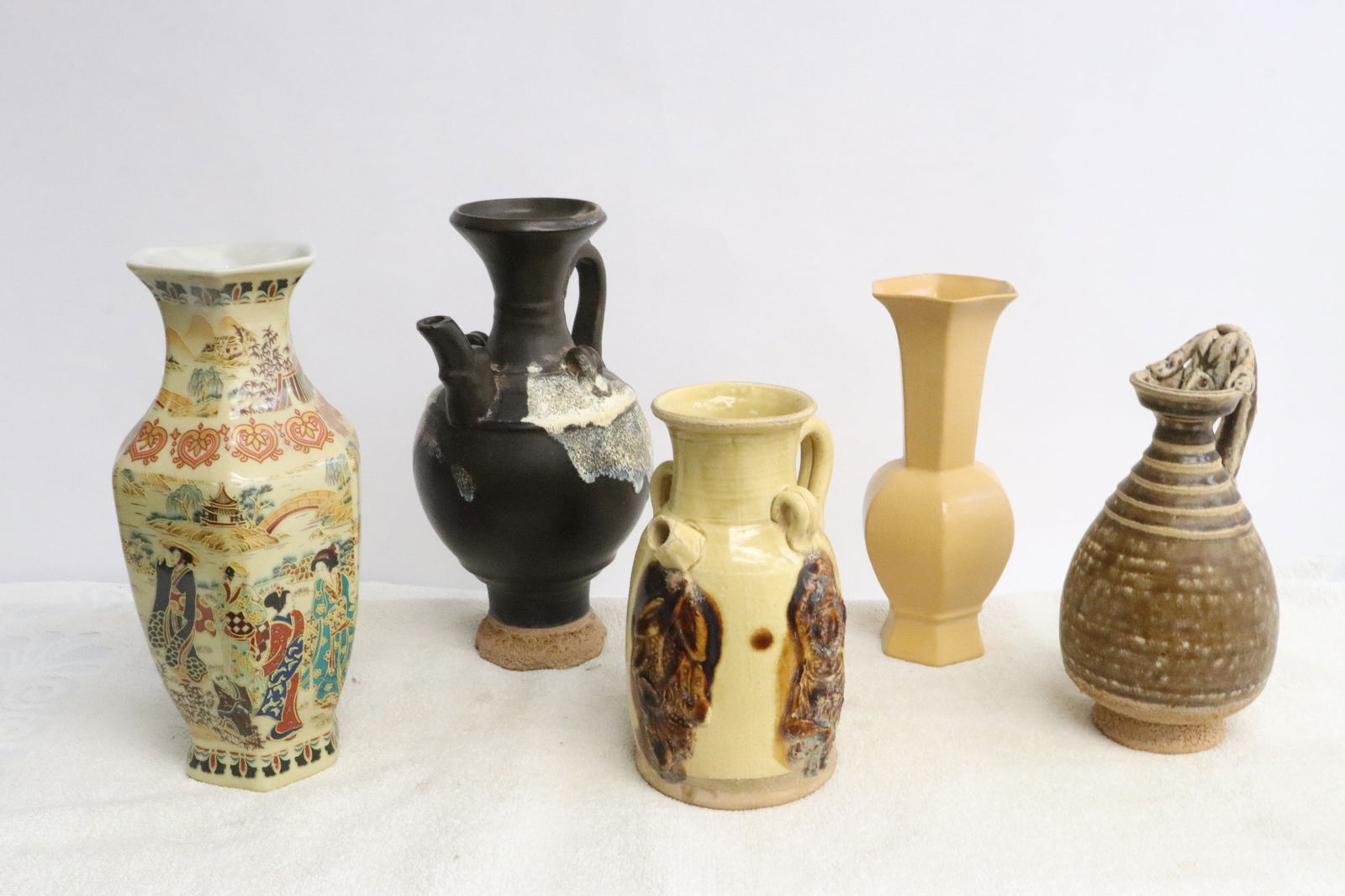 5 vases: 5 vases, 6.8"x4.2"x4.1" - 9.3"x5.4"x4.8"