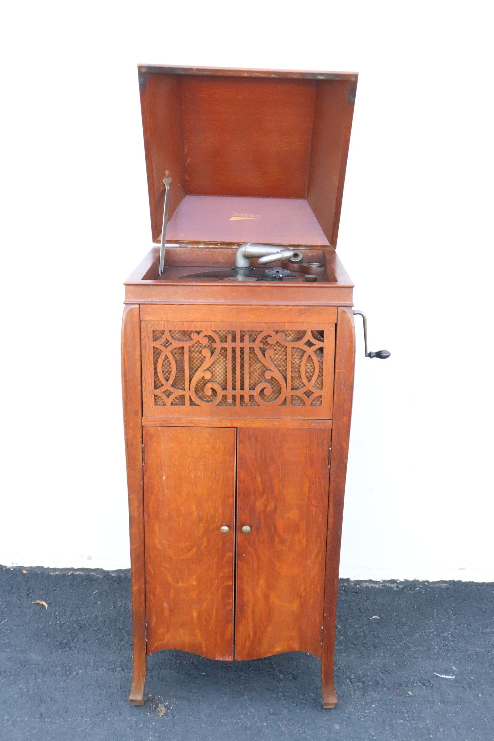 Victorian floor victrola by Wondertone (1 of 10)