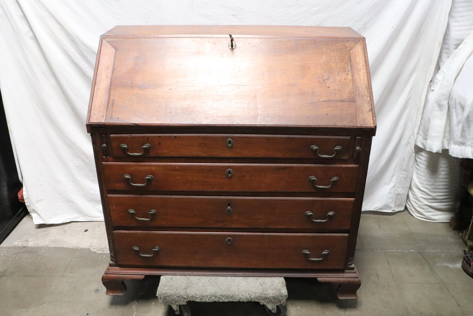 18th/ early 19th c. American mahogany desk: 18th/ early 19th century American mahogany slant front desk with graduated drawers, 41.5"x41"x22"