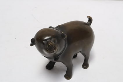 A bronze sculpture of dog