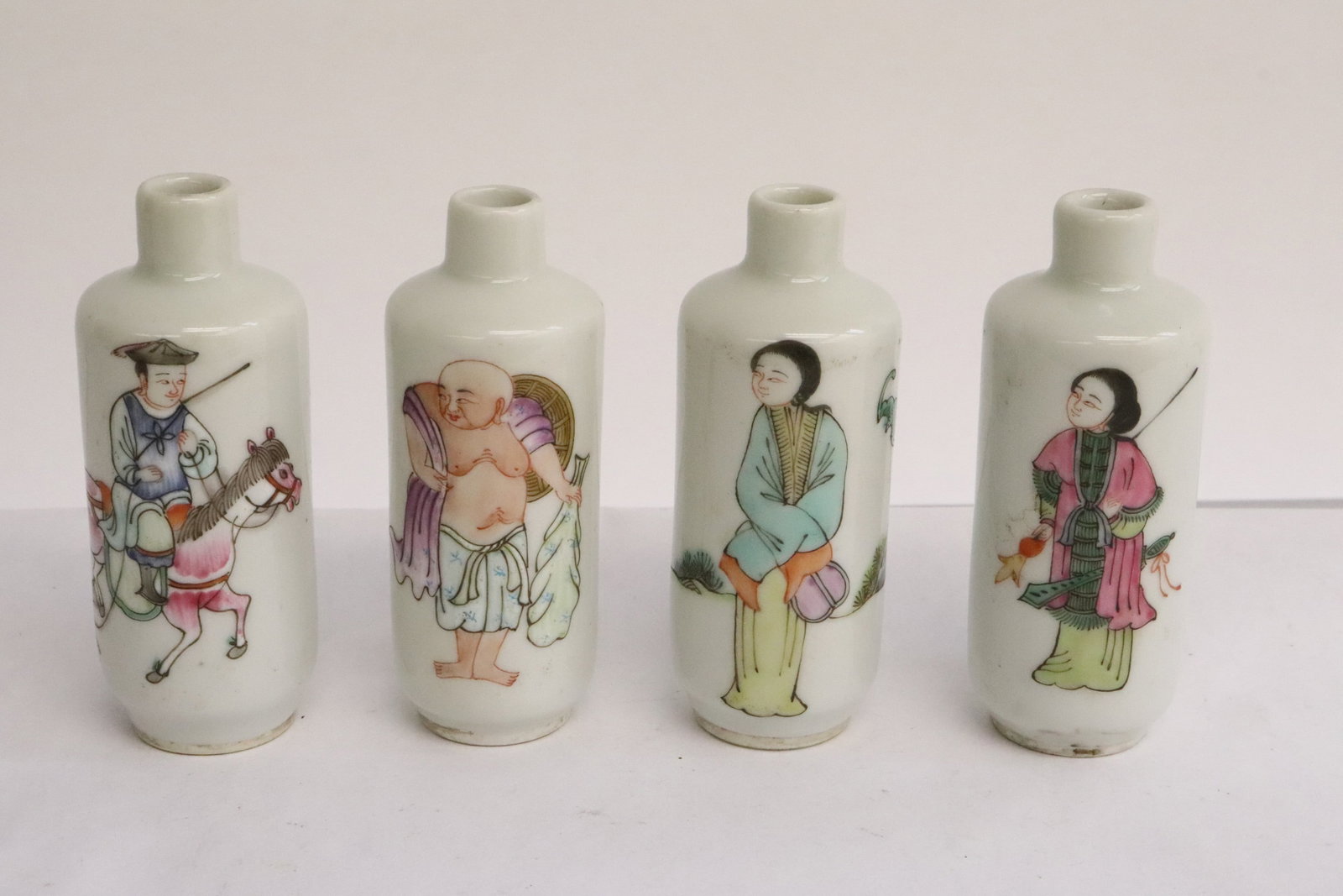 4 Chinese vintage famille rose porcelain snuff bottles: 4 Chinese vintage famille rose porcelain snuff bottles, 3.25"x1.35"dia ea