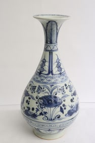 Chinese blue and white porcelain vase
