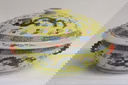 A yellow background famille rose covered tureen