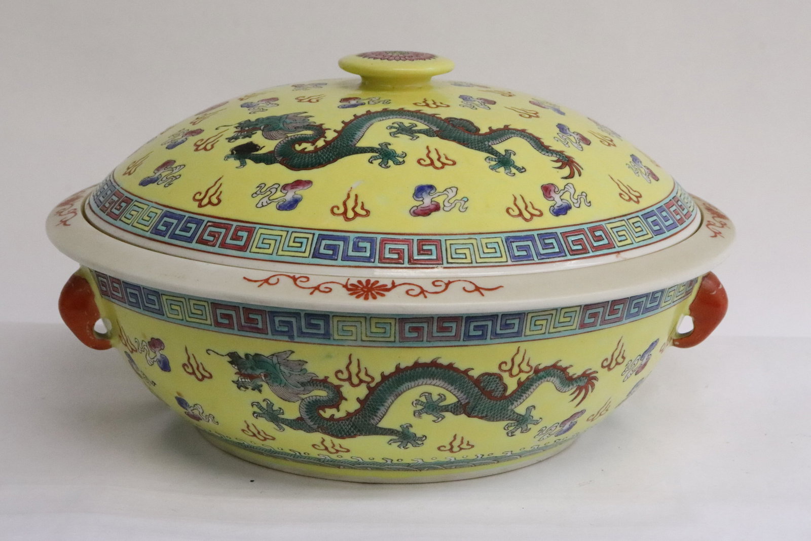 A yellow background famille rose covered tureen: A yellow background famille rose covered tureen, 5.7"x10.2"dia
