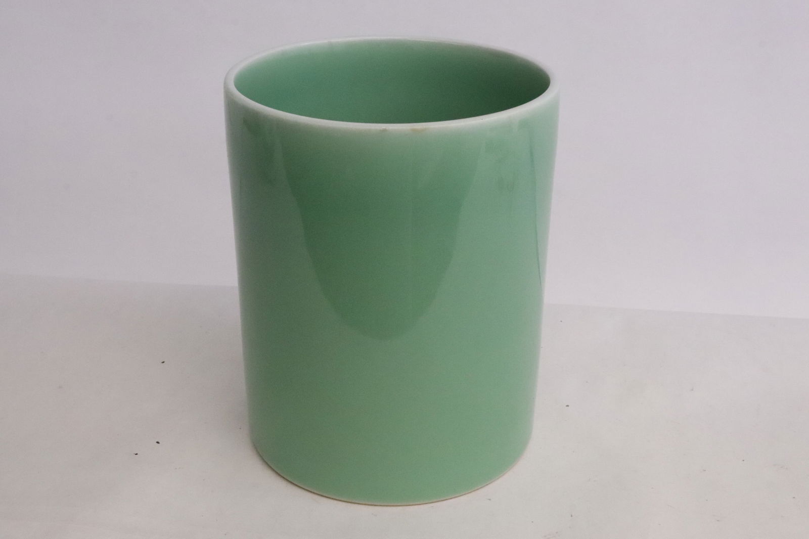 A light green glazed porcelain brush holder (1 of 6)