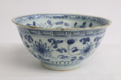 Vintage Chinese blue and white porcelain bowl