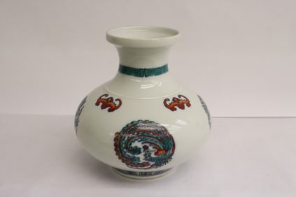 Fine doucai porcelain vase