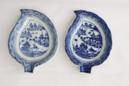 2 Chinese antique export blue & white porcelain plates