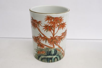 Fine Chinese famille rose porcelain brush holder