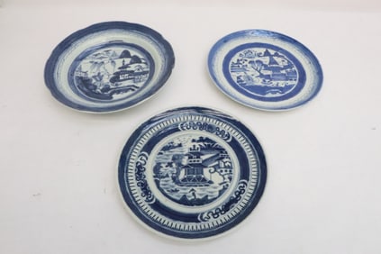 3 Chinese antique export blue & white porcelain plates