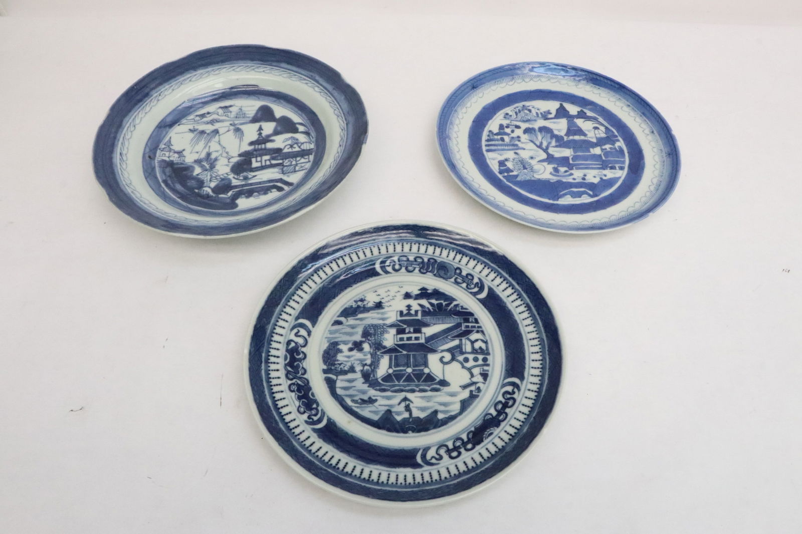 3 Chinese antique export blue & white porcelain plates: 3 Chinese antique export blue and white porcelain plates, edge minor chips, 0.8"x8.2"dia - 1.65"x8.8"dia