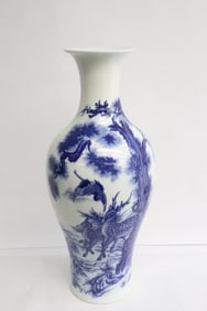 Fine Chinese blue and white porcelain vase
