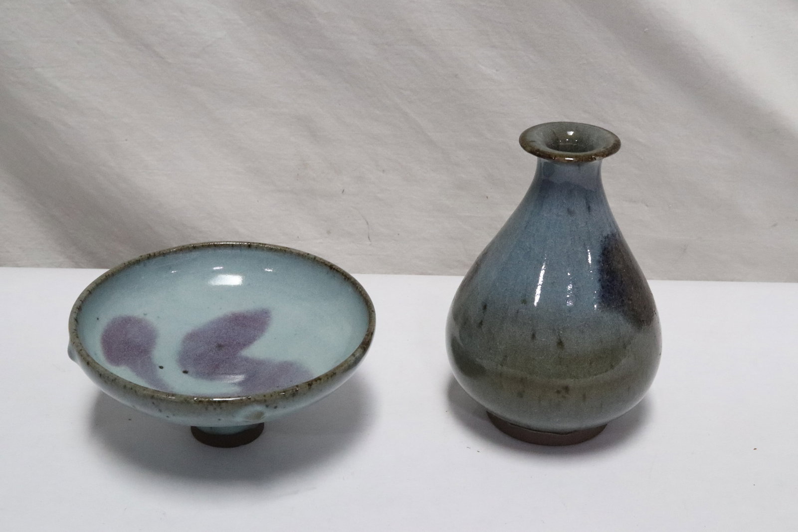 2 pieces Chinese porcelain: 2 pieces Chinese porcelain, 2.4"x5.25"dia, 5.65"x4.9"dia