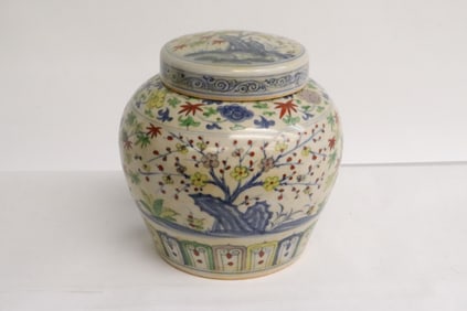 Chinese wucai porcelain covered jar