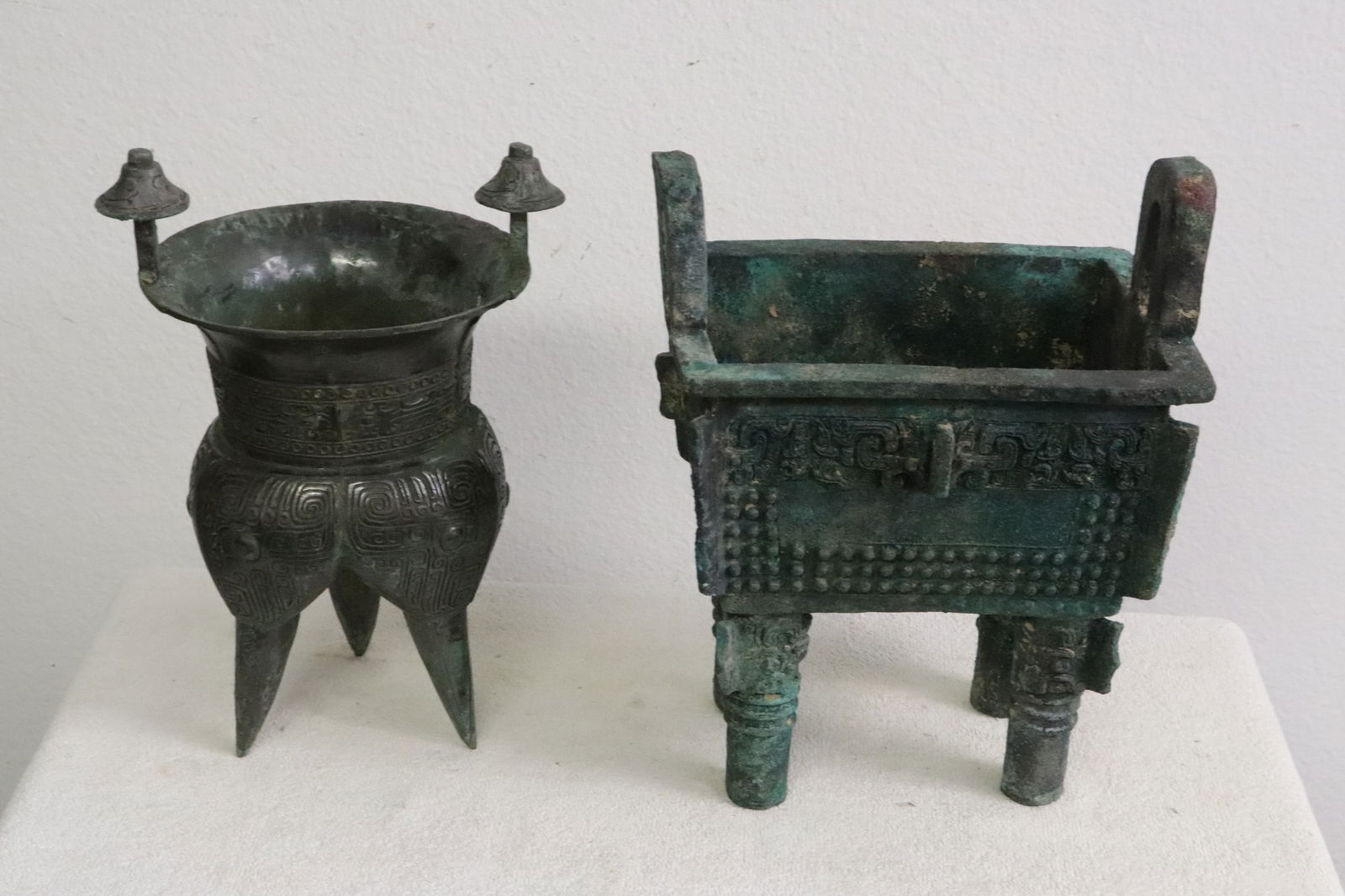 2 archaic style bronze vessel (1 of 11)