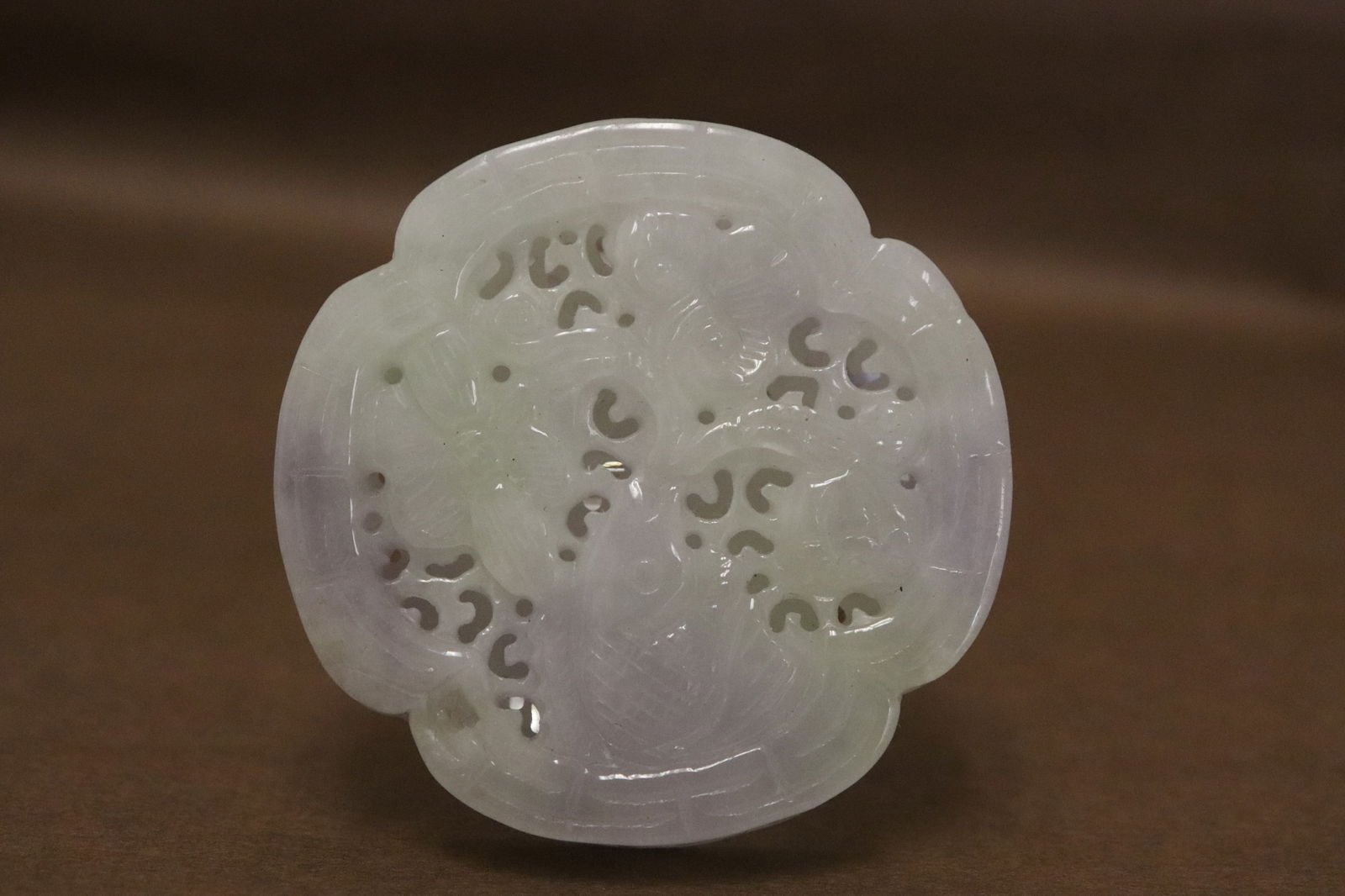 Lavender jadeite carved ornament (1 of 8)