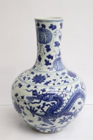 Chinese blue and white porcelain bottle vase