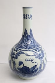 Chinese blue and white porcelain bottle vase