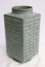 Chinese celadon crackleware porcelain vase