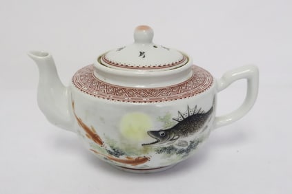 Chinese famille rose porcelain teapot
