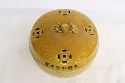 Chinese yellow glazed porcelain covered censer