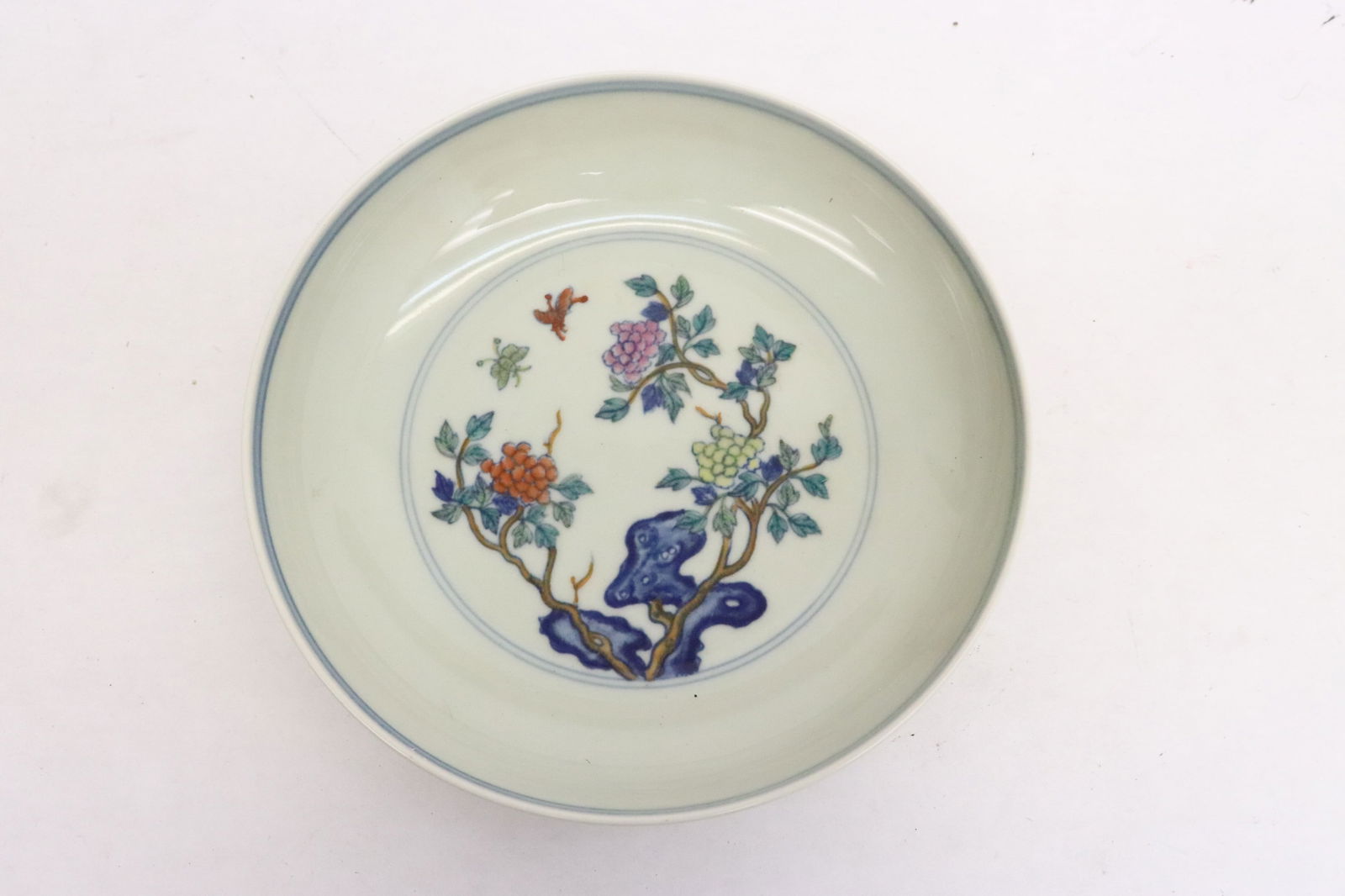 A doucai porcelain small plate (1 of 8)