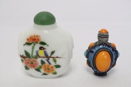 2 snuff bottles