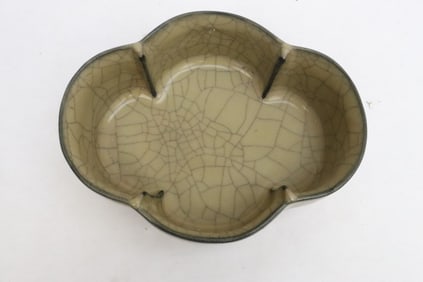 A crackleware porcelain brush wash