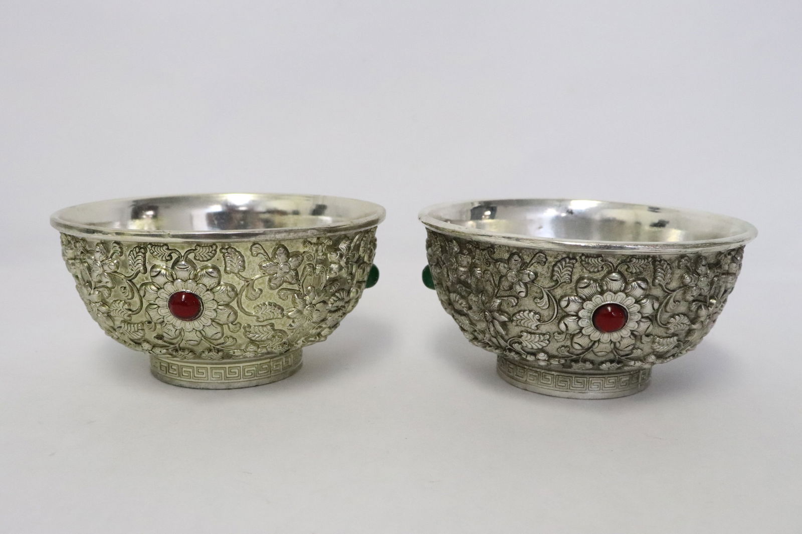 2 white bronze bowls with decoration in relief (1 of 11)