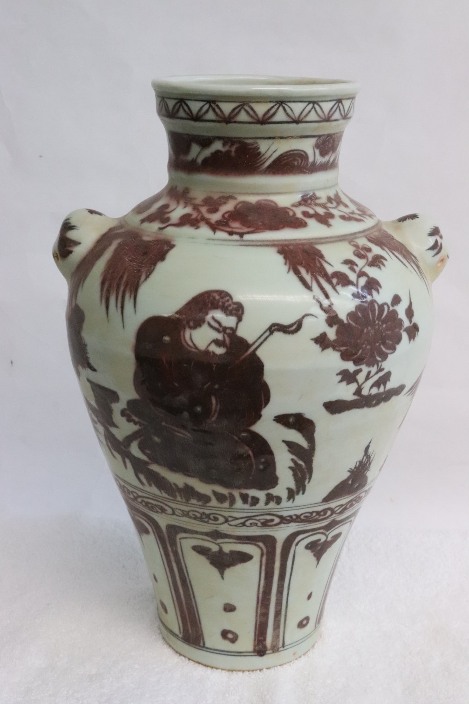 Chinese red and white porcelain jar: Chinese red and white porcelain jar, 12.7"x8.3"x8"