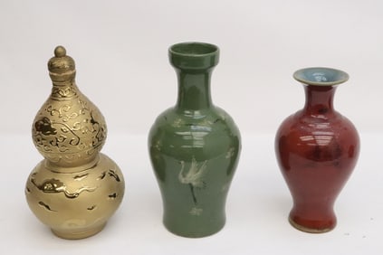 3 porcelain vases