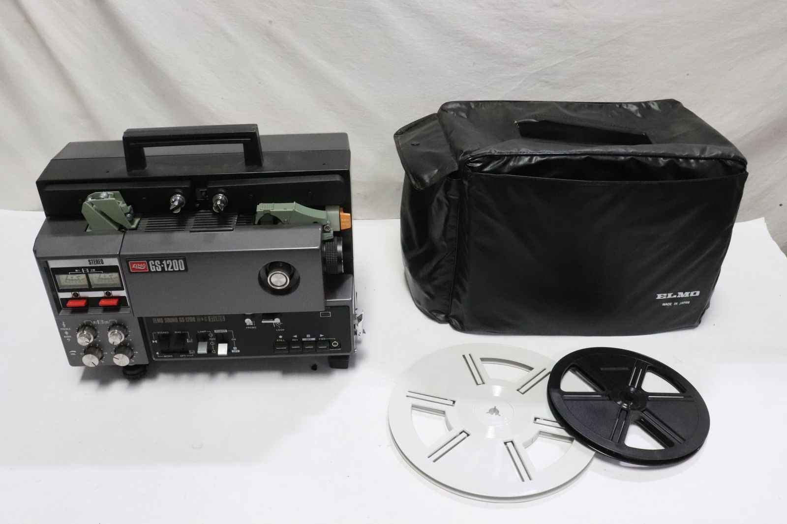 Elmo GS-1200 movie projector (1 of 12)