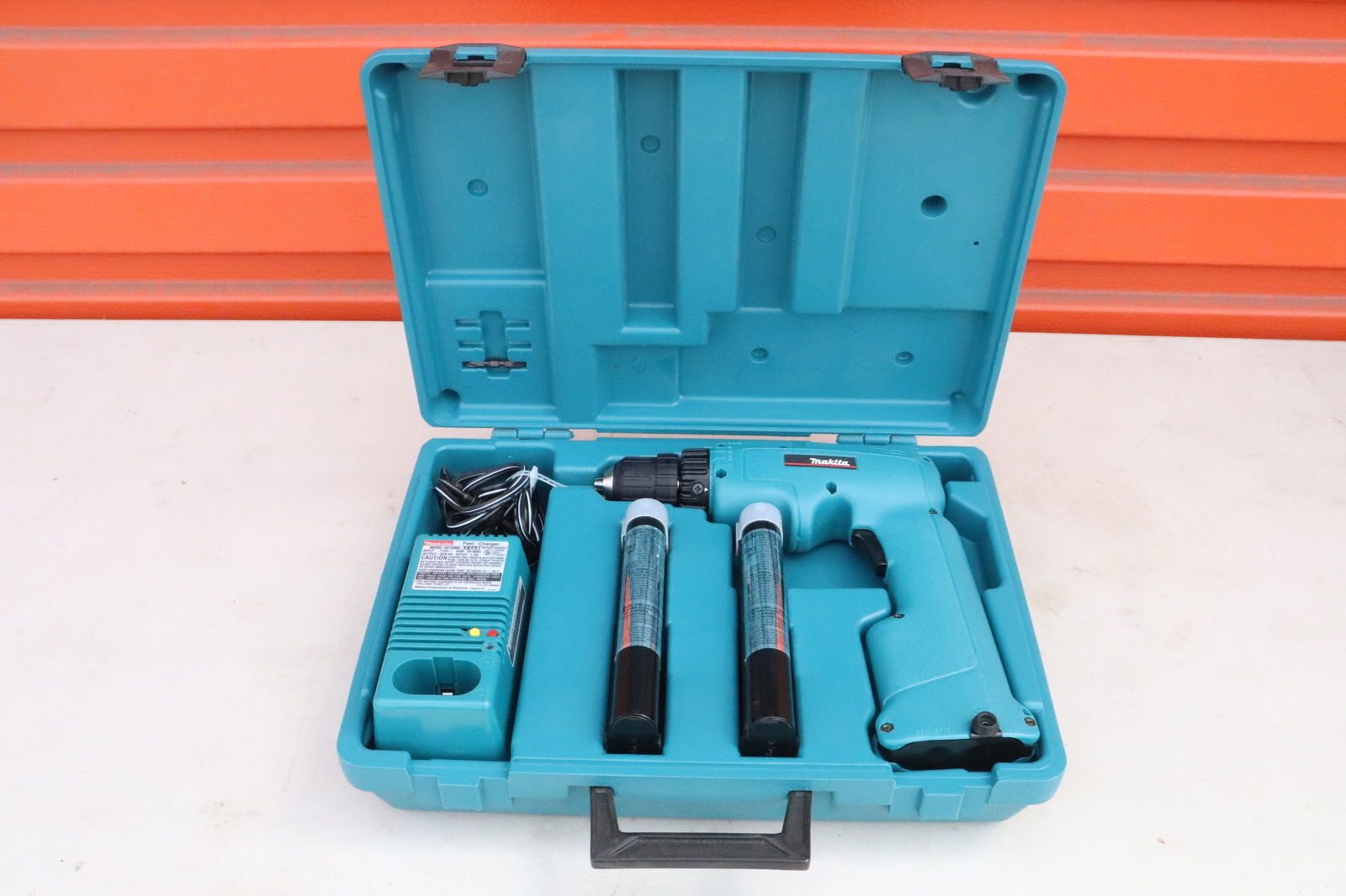 Makita 6011D drill with 2 batteries in box (1 of 7)