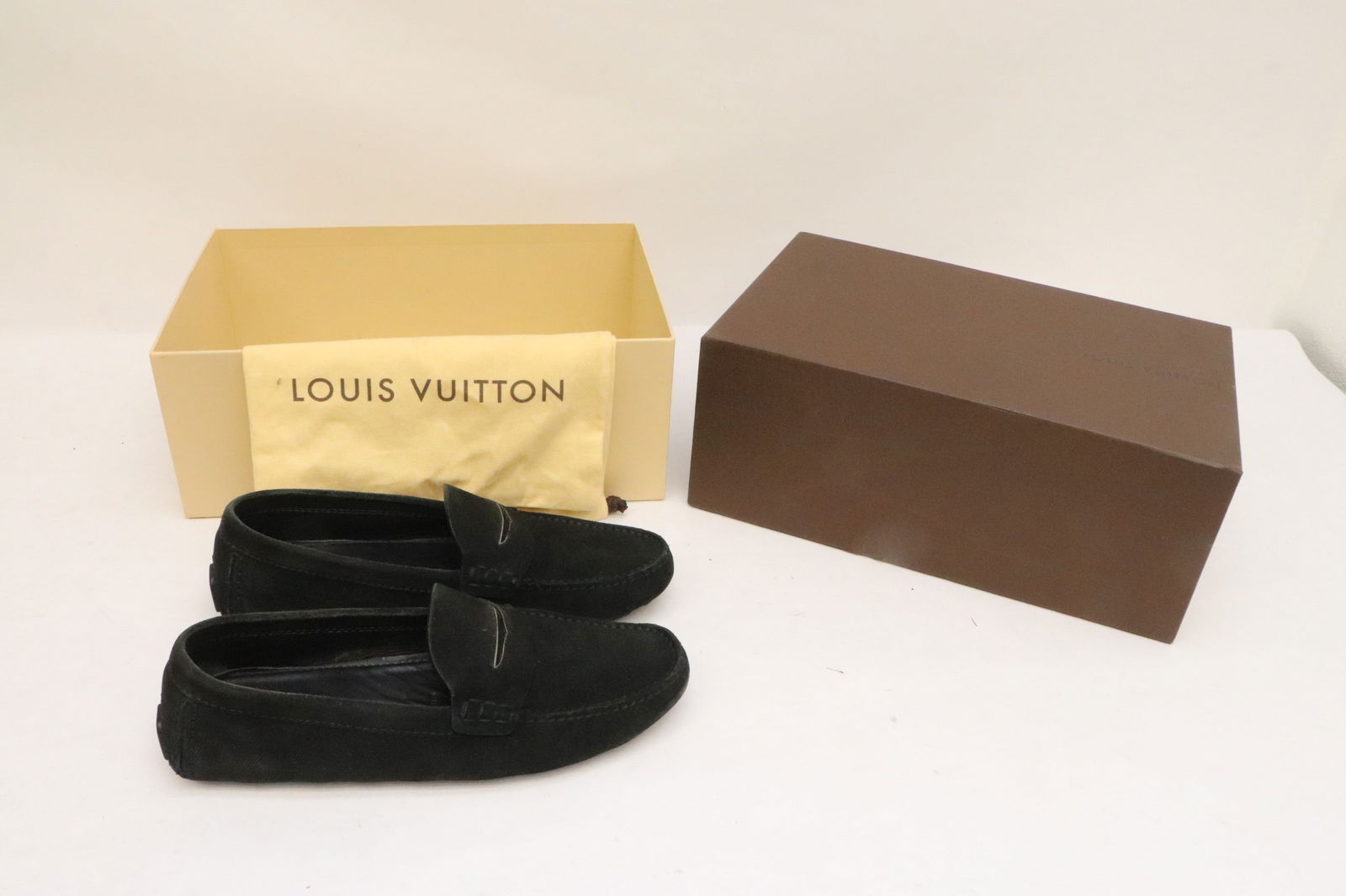 Pair genuine Louis Vuitton shoes (1 of 8)