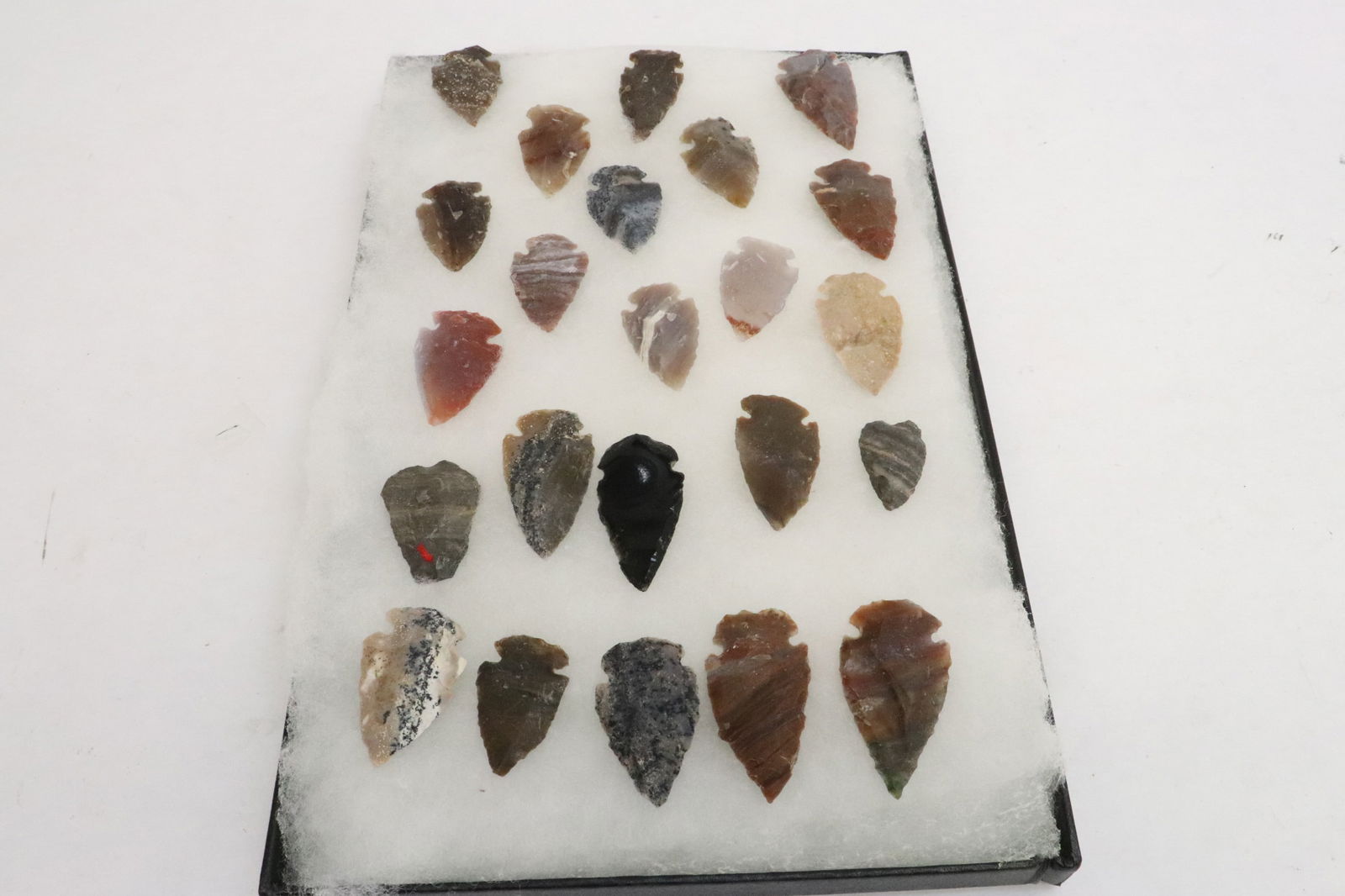 Lot of Indian arrowheads (1 of 10)