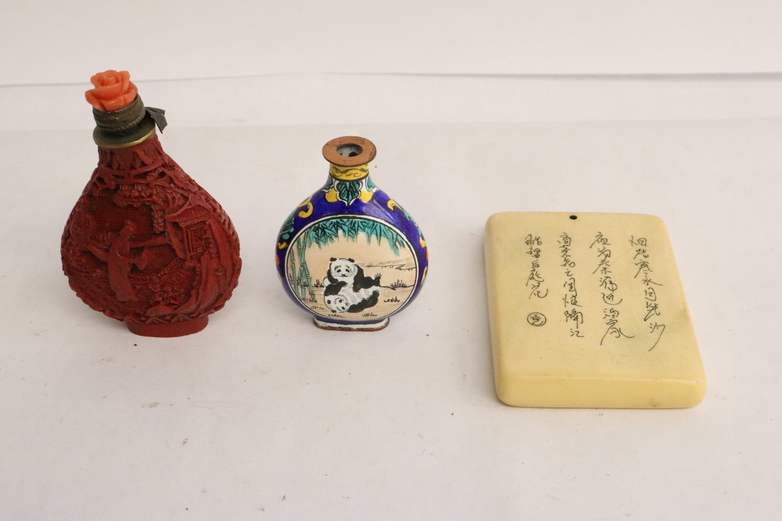 2 snuff bottles, and a plaque: 2 snuff bottles (2.05"x1.6"x0.7", 2.85"x1.75"x0.9"), and a plaque (2.8"x2.05"x0.4")