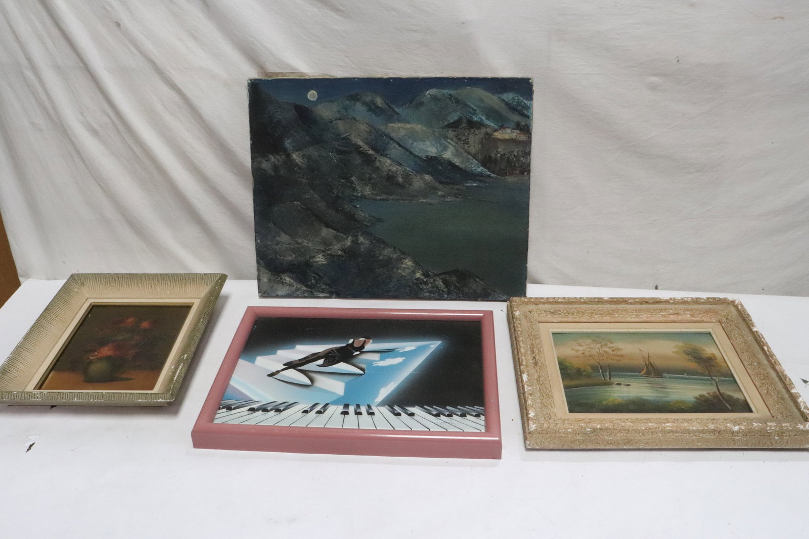 4 oil paintings: 4 oil paintings, 9.75"x7.33" (F:14.4"x12.1"x2") - 16"x20" (F:16"x20"x0.85")