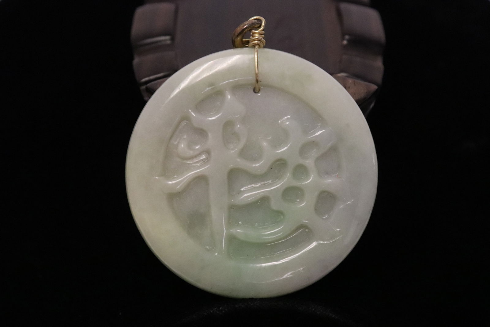 Jadeite pendant with carving in relief (1 of 6)