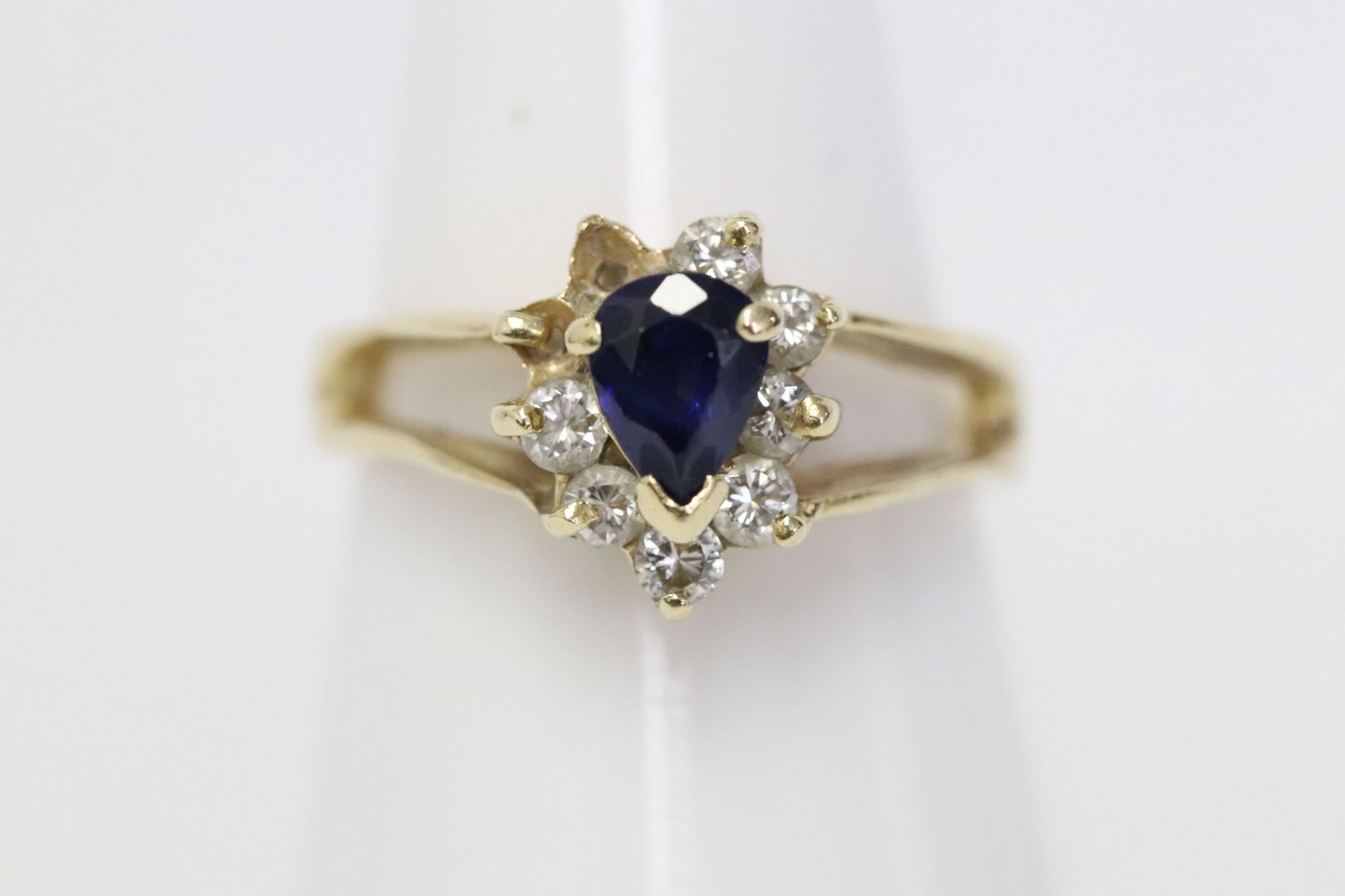 18K Y/G sapphire diamond ring (1 of 9)