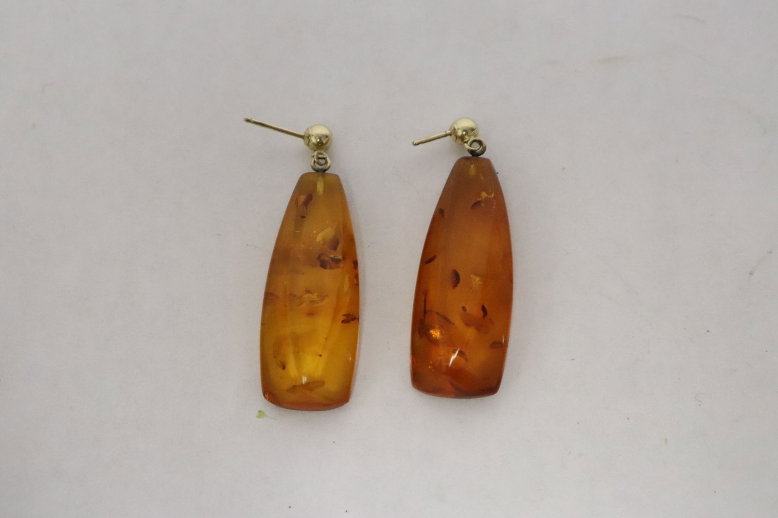 Pair 14K Y/G amber earrings: Pair 14K Y/G amber (1.25"x0.5"x0.35" ea) earrings, no back, wt. 5.2gm