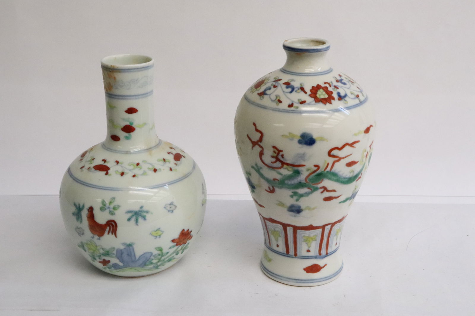 2 wucai porcelain vases (1 of 10)