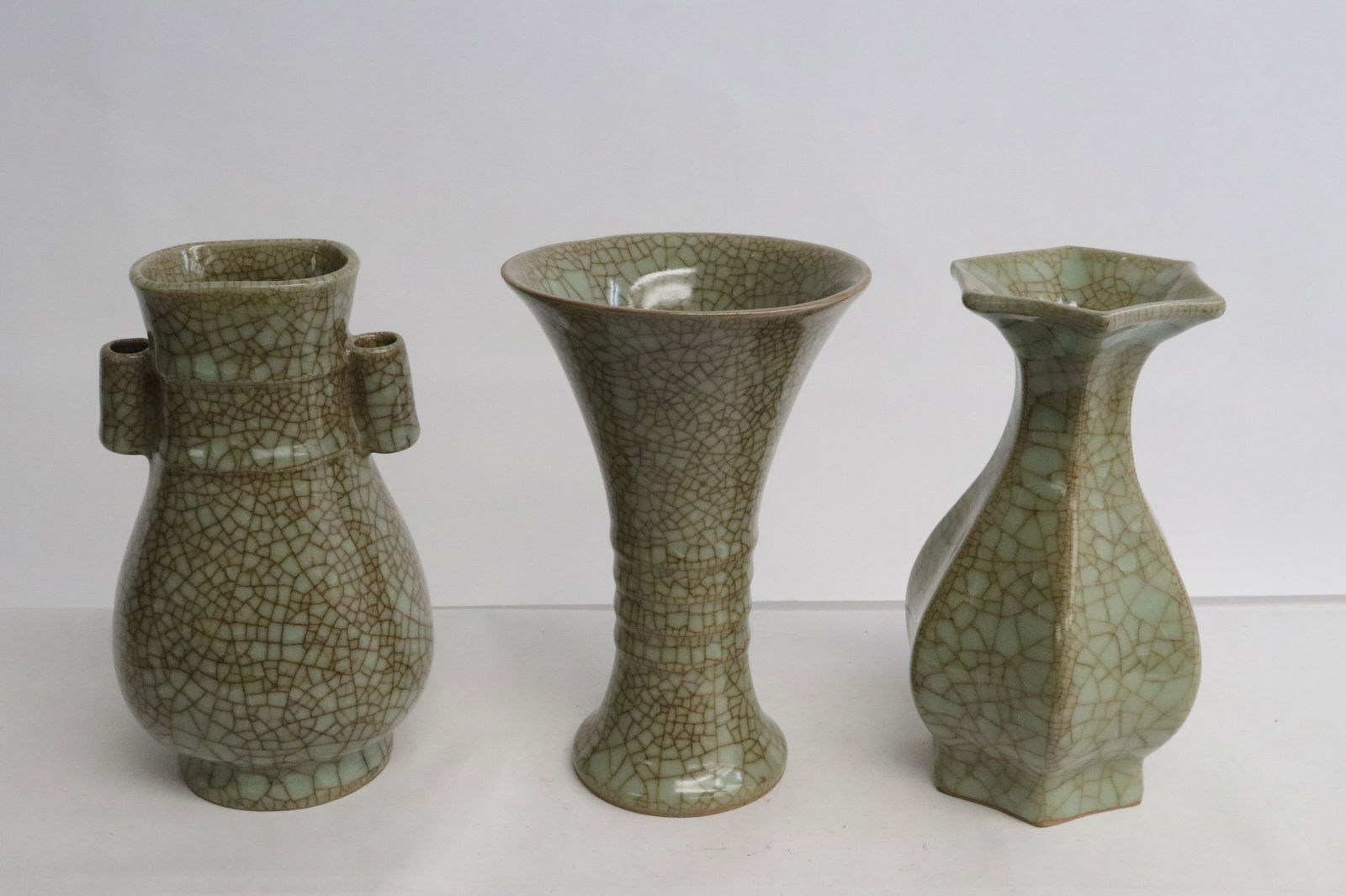 3 fine crackleware porcelain vases (1 of 11)