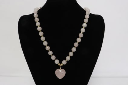 A lavender jadeite pendant w/ jadeite bead necklace