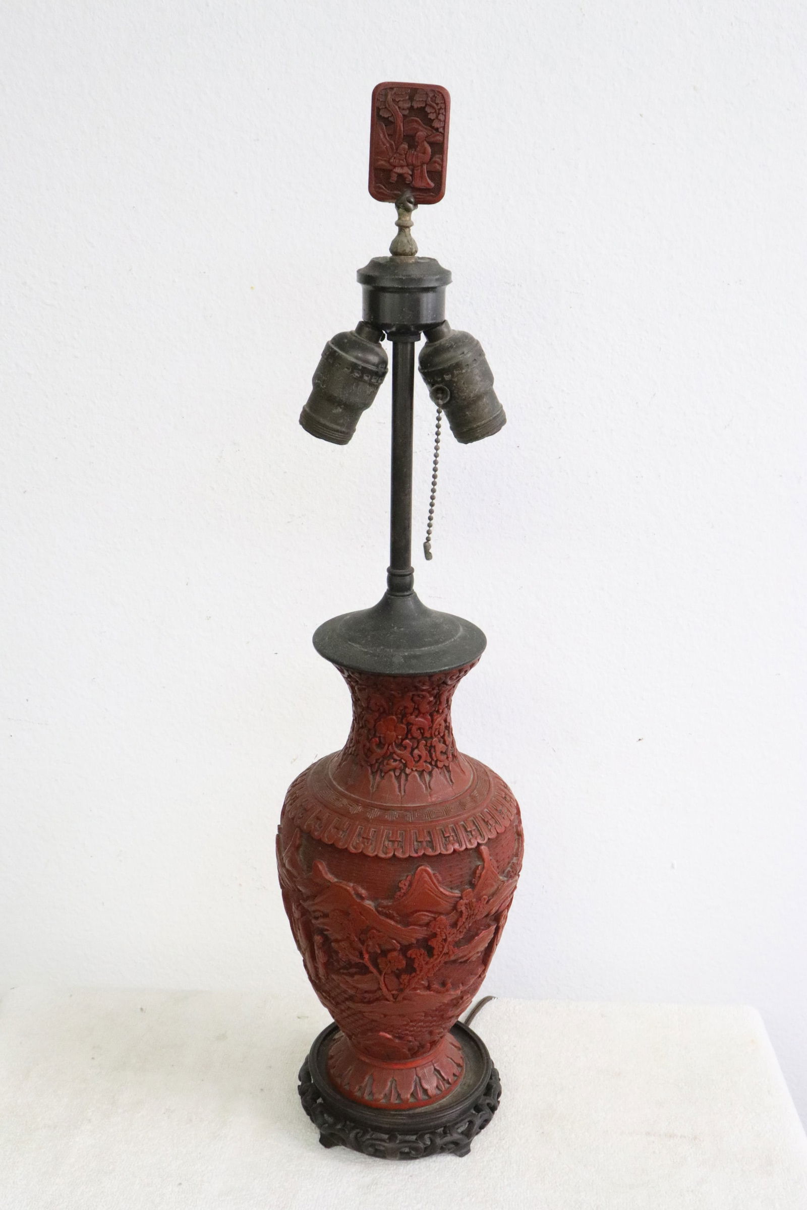 Chinese 19th century cinnabar vase (1 of 12)